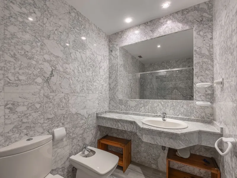 Two-bedroom, two-bathroom flat with a spacious living/dining room opening onto a large terrace. Kitchen plus utility room. One parking space included in the price.