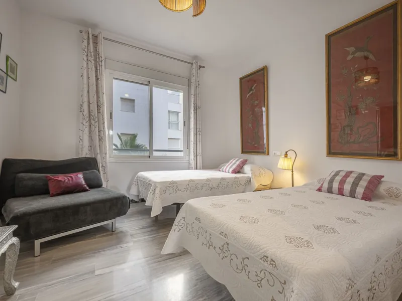 Two-bedroom, two-bathroom flat with a spacious living/dining room opening onto a large terrace. Kitchen plus utility room. One parking space included in the price.