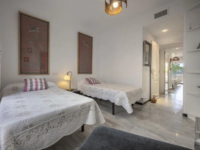 Two-bedroom, two-bathroom flat with a spacious living/dining room opening onto a large terrace. Kitchen plus utility room. One parking space included in the price.