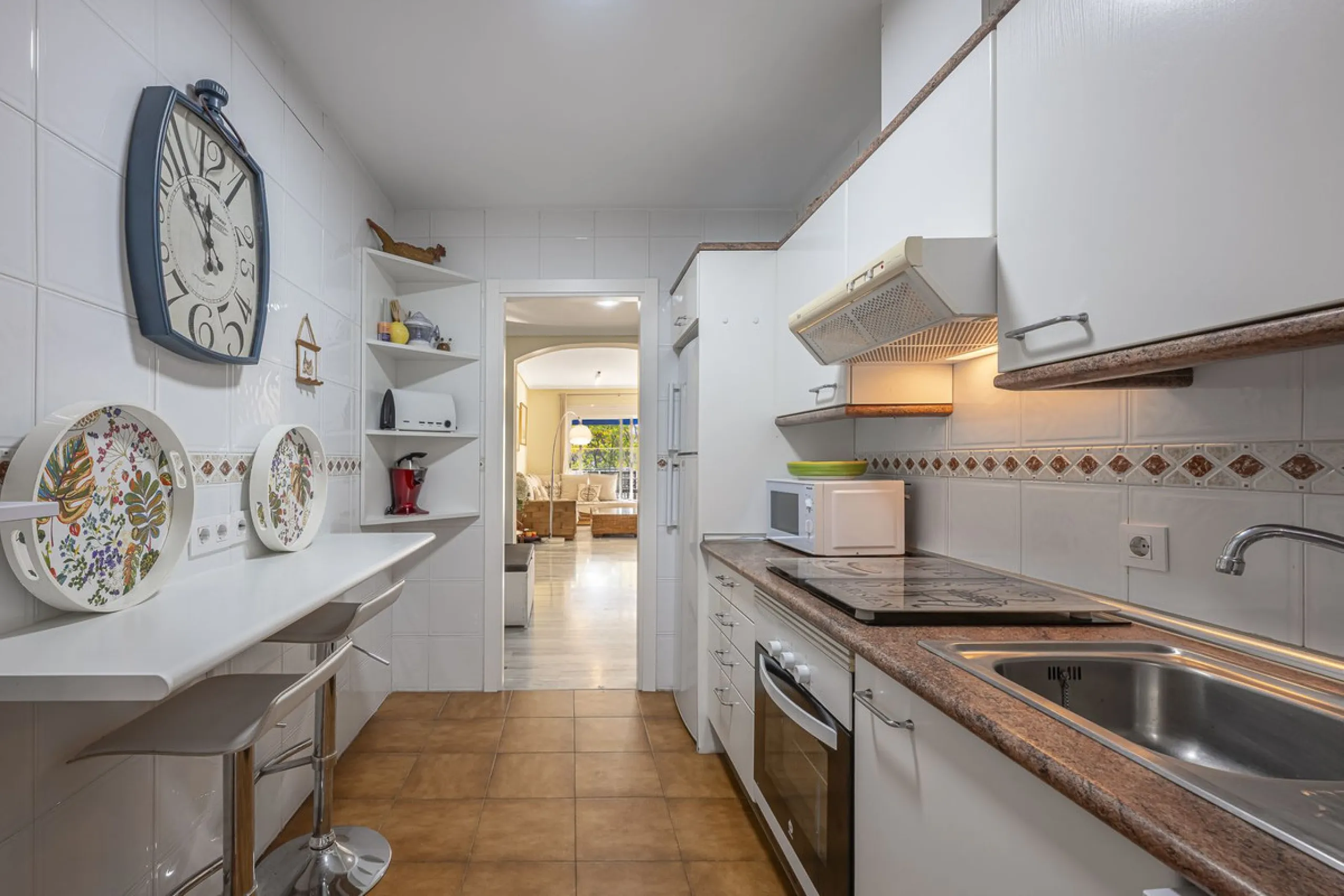 Two-bedroom, two-bathroom flat with a spacious living/dining room opening onto a large terrace. Kitchen plus utility room. One parking space included in the price.