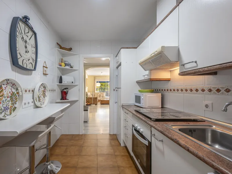 Two-bedroom, two-bathroom flat with a spacious living/dining room opening onto a large terrace. Kitchen plus utility room. One parking space included in the price.