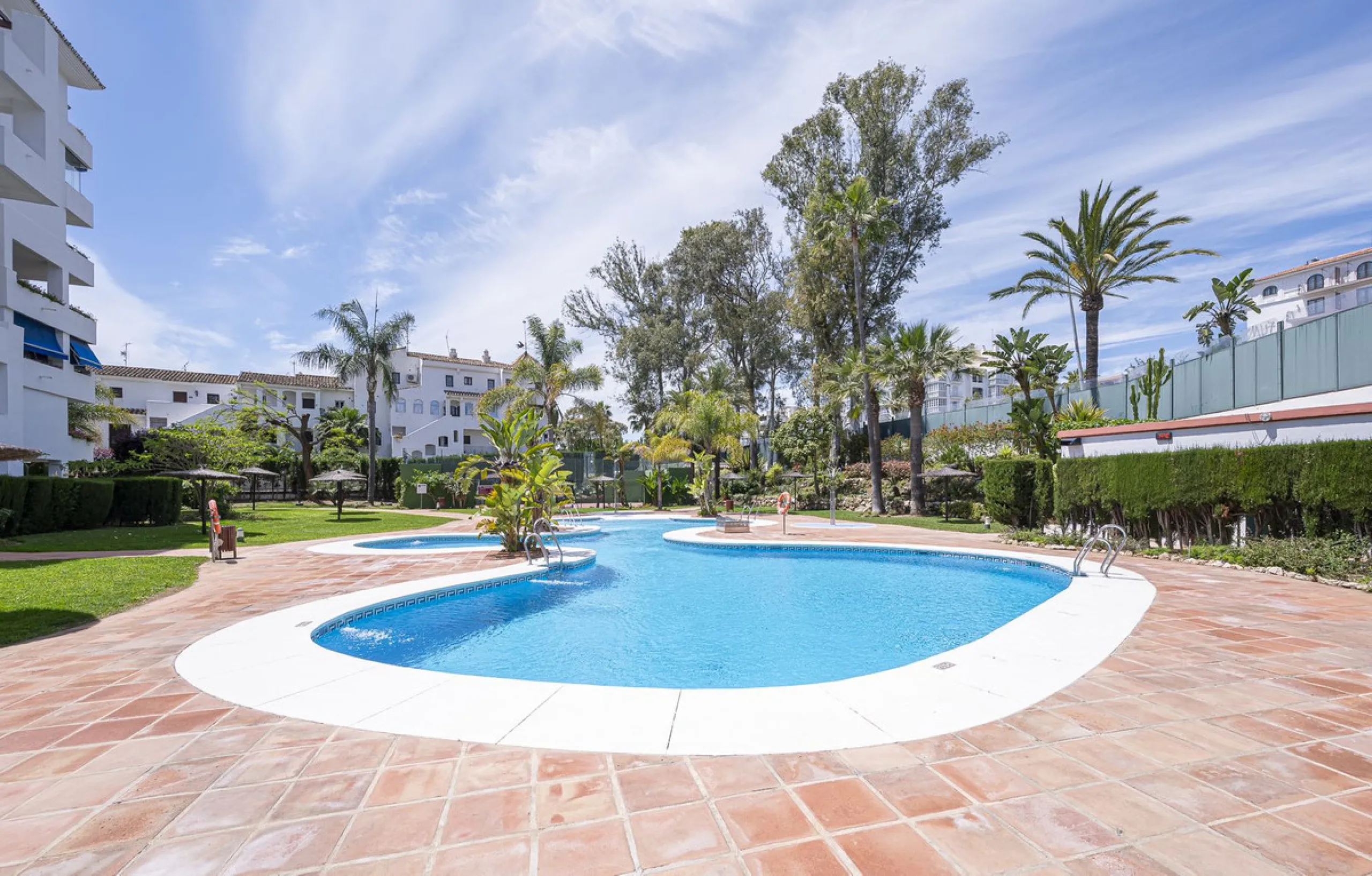 Two-bedroom, two-bathroom flat with a spacious living/dining room opening onto a large terrace. Kitchen plus utility room. One parking space included in the price.