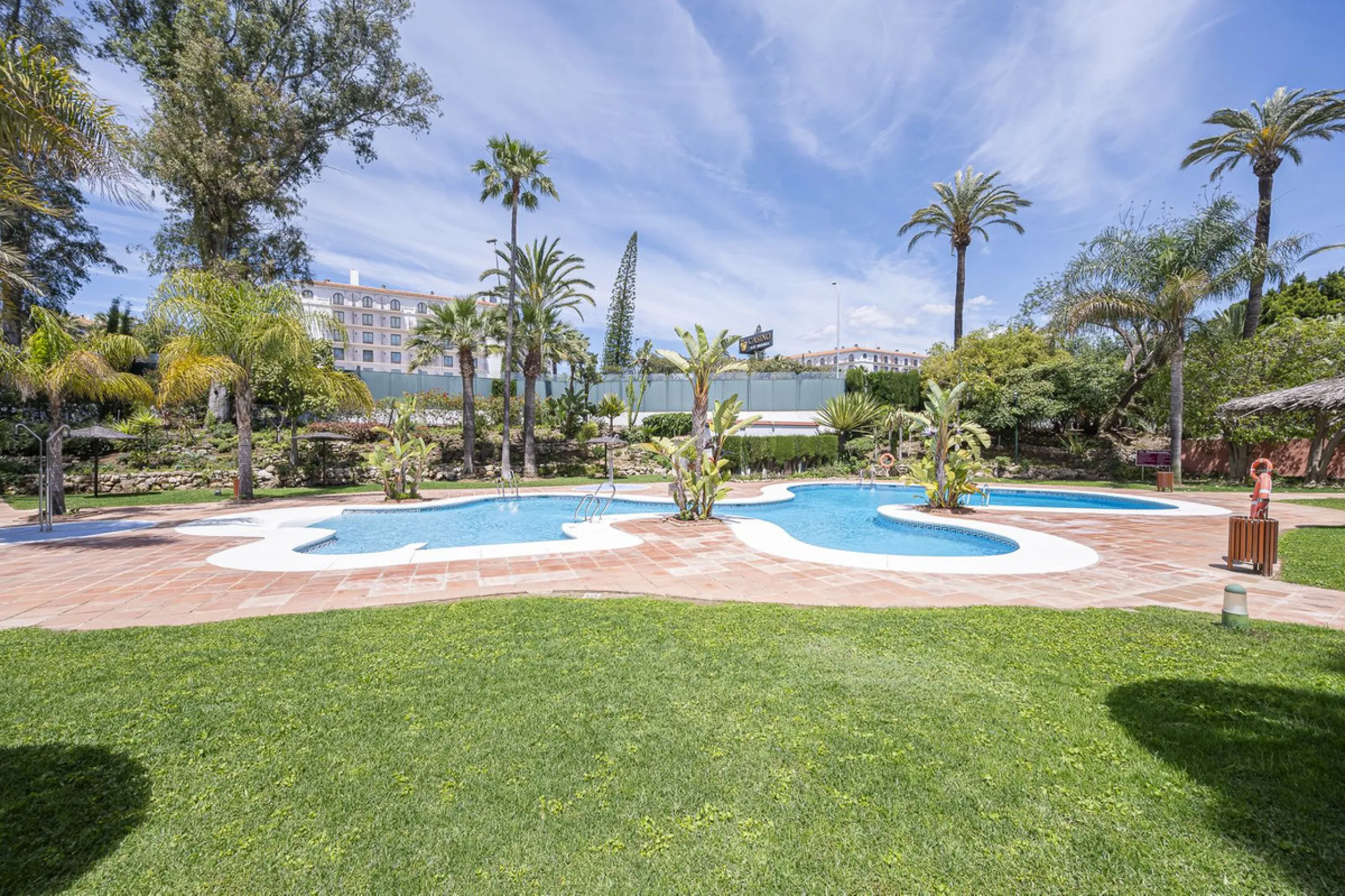 Two-bedroom, two-bathroom flat with a spacious living/dining room opening onto a large terrace. Kitchen plus utility room. One parking space included in the price.