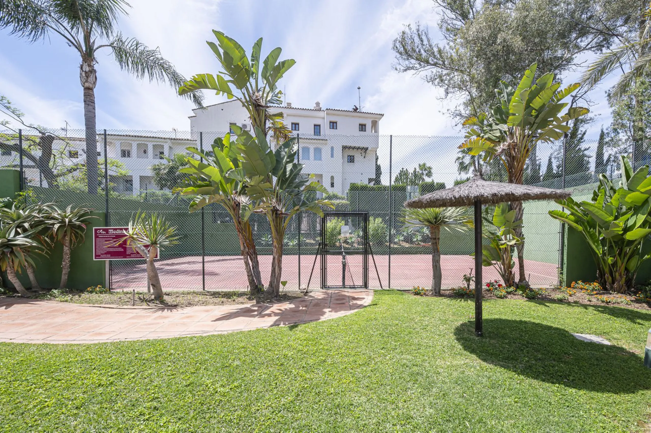 Two-bedroom, two-bathroom flat with a spacious living/dining room opening onto a large terrace. Kitchen plus utility room. One parking space included in the price.