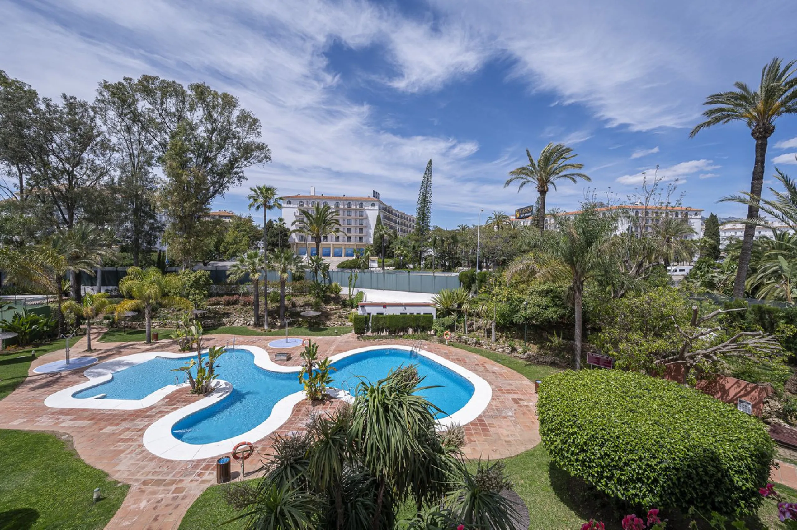 Two-bedroom, two-bathroom flat with a spacious living/dining room opening onto a large terrace. Kitchen plus utility room. One parking space included in the price.