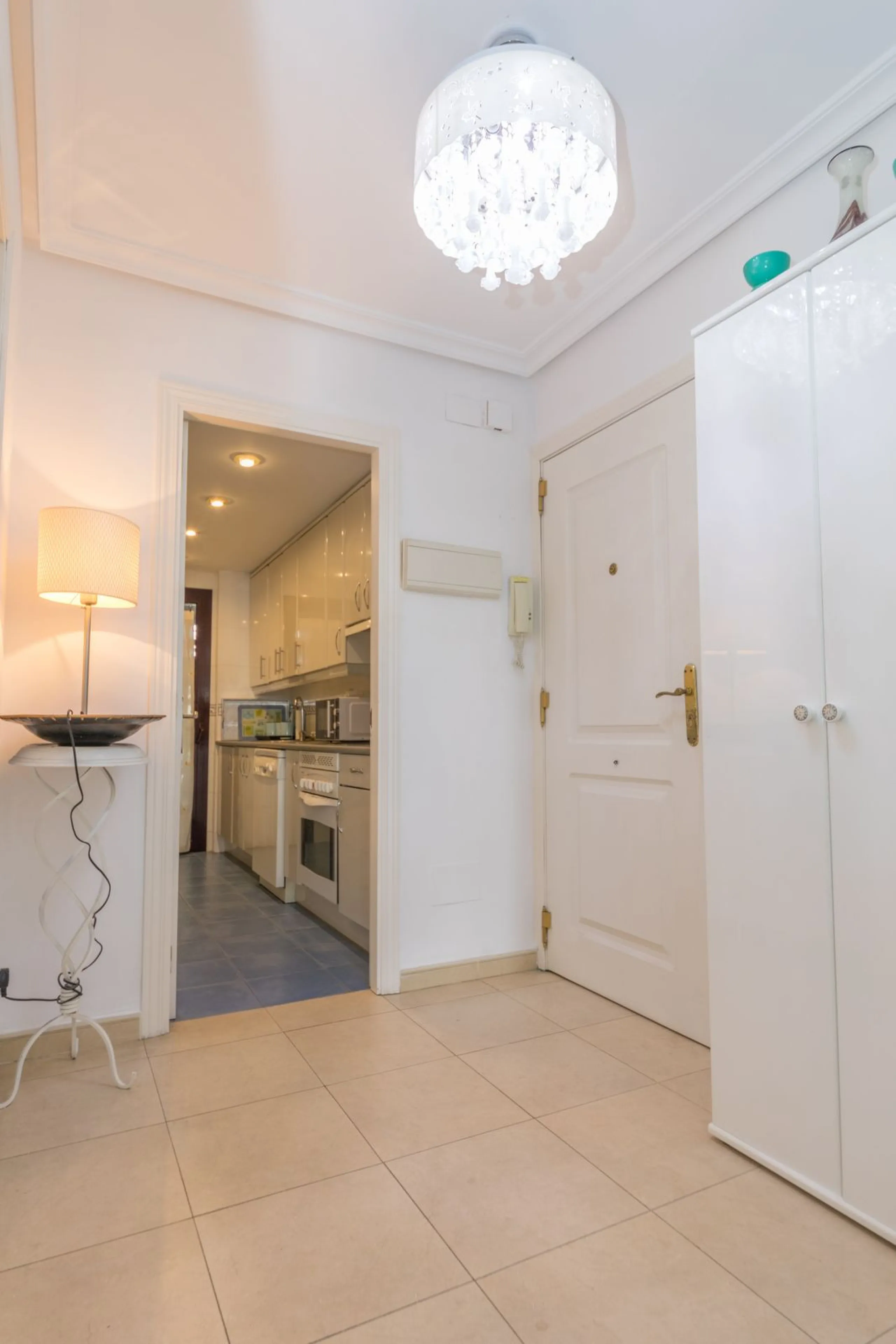 Apartment - Middle Floor Apartment в продаже в Marbella, Málaga. В доме 2 спален и 2 ванных комнат. Площадь дома 110 м²