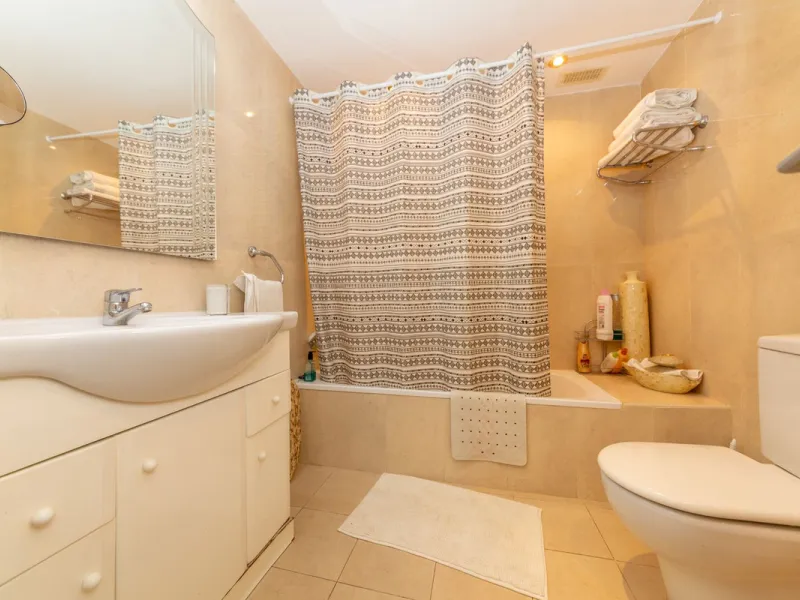 Apartment - Middle Floor Apartment в продаже в Marbella, Málaga. В доме 2 спален и 2 ванных комнат. Площадь дома 110 м²