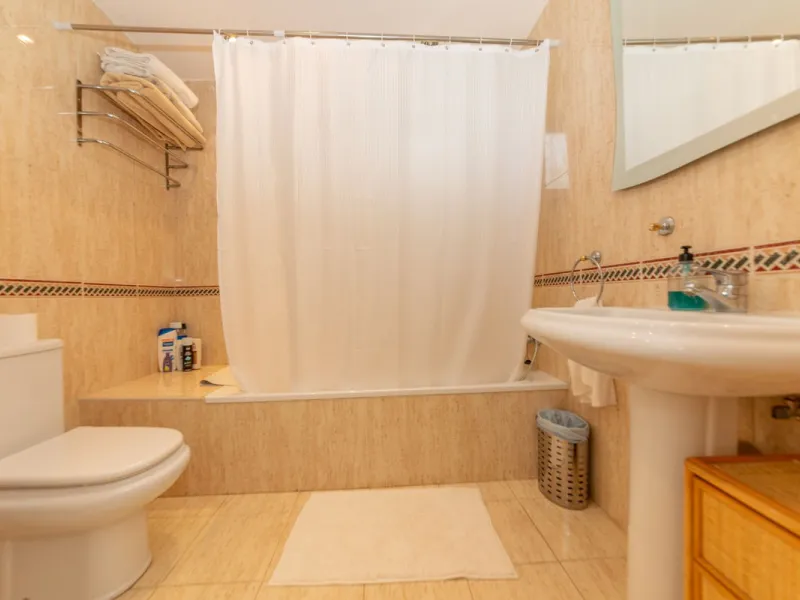 Apartment - Middle Floor Apartment в продаже в Marbella, Málaga. В доме 2 спален и 2 ванных комнат. Площадь дома 110 м²