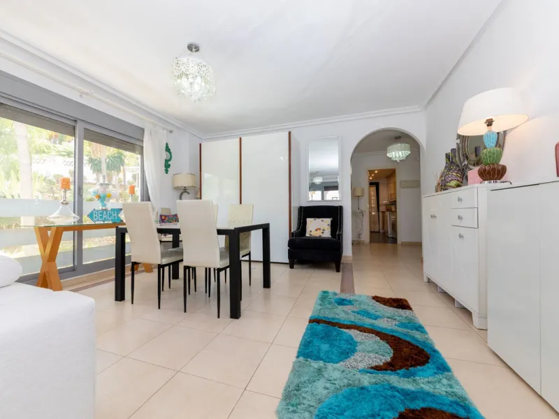 Apartment - Middle Floor Apartment в продаже в Marbella, Málaga. В доме 2 спален и 2 ванных комнат. Площадь дома 110 м²