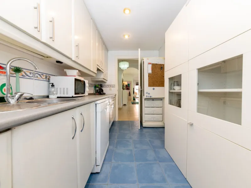 Apartment - Middle Floor Apartment в продаже в Marbella, Málaga. В доме 2 спален и 2 ванных комнат. Площадь дома 110 м²