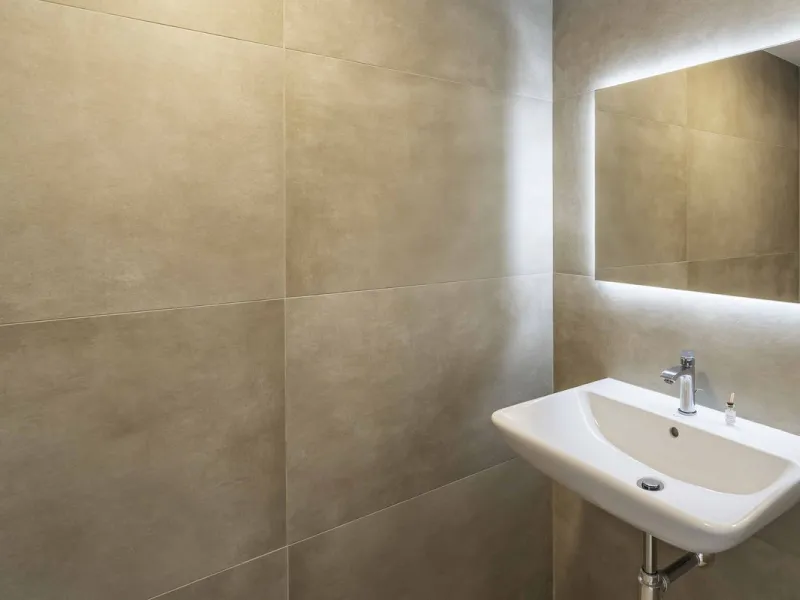 Discover this stunning luxury penthouse, located in an exclusive gated community, offering panoramic sea and mountain views. This property is the perfect retreat for those seeking comfort and elegance in a privileged setting.