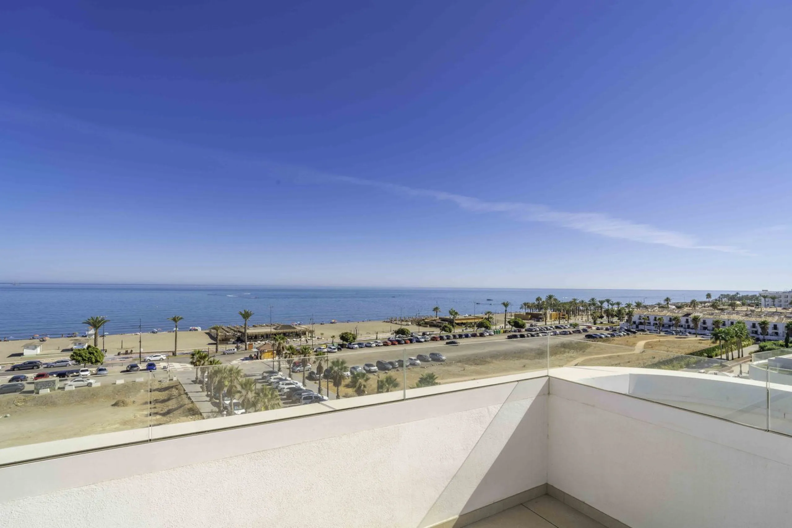 Discover this stunning luxury penthouse, located in an exclusive gated community, offering panoramic sea and mountain views. This property is the perfect retreat for those seeking comfort and elegance in a privileged setting.