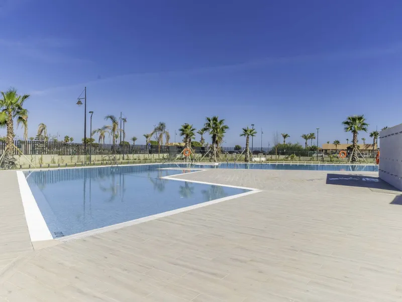 Discover this stunning luxury penthouse, located in an exclusive gated community, offering panoramic sea and mountain views. This property is the perfect retreat for those seeking comfort and elegance in a privileged setting.