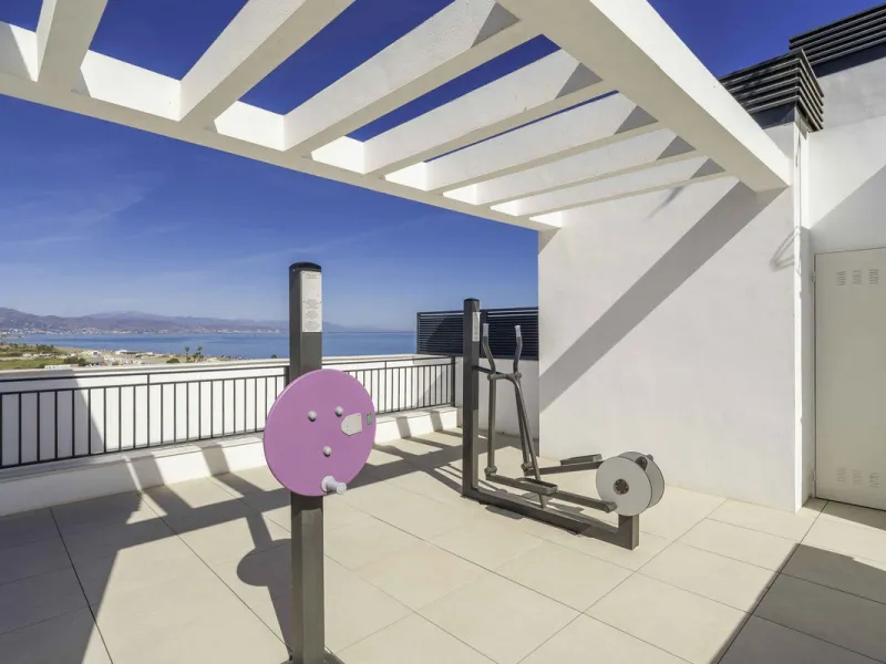Discover this stunning luxury penthouse, located in an exclusive gated community, offering panoramic sea and mountain views. This property is the perfect retreat for those seeking comfort and elegance in a privileged setting.