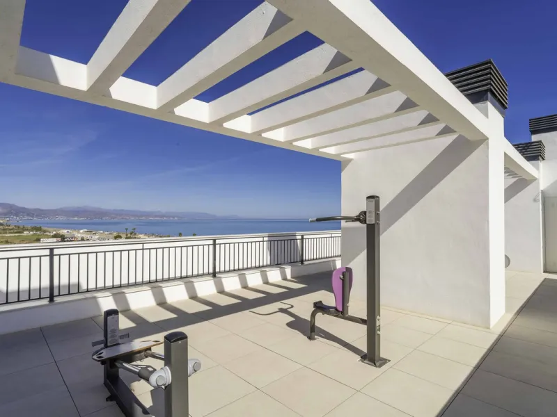 Discover this stunning luxury penthouse, located in an exclusive gated community, offering panoramic sea and mountain views. This property is the perfect retreat for those seeking comfort and elegance in a privileged setting.