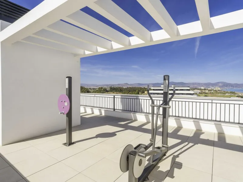 Discover this stunning luxury penthouse, located in an exclusive gated community, offering panoramic sea and mountain views. This property is the perfect retreat for those seeking comfort and elegance in a privileged setting.