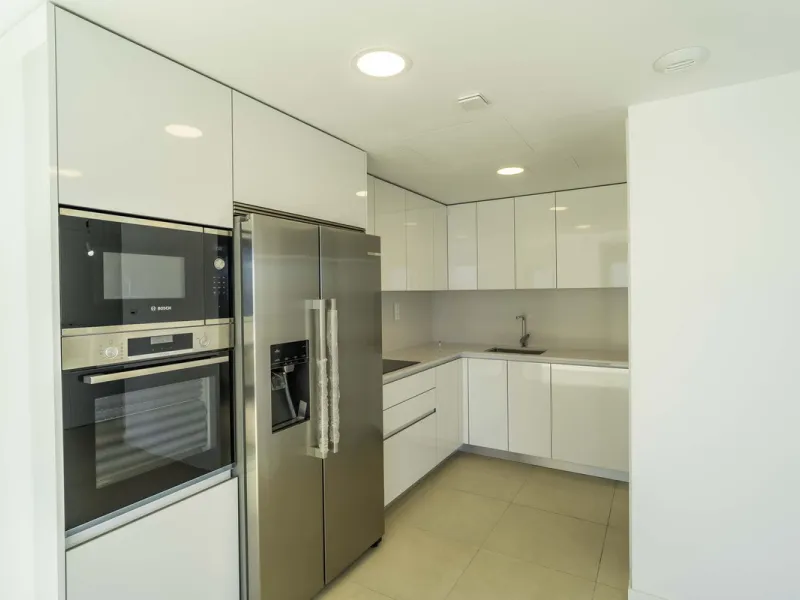 Discover this stunning luxury penthouse, located in an exclusive gated community, offering panoramic sea and mountain views. This property is the perfect retreat for those seeking comfort and elegance in a privileged setting.