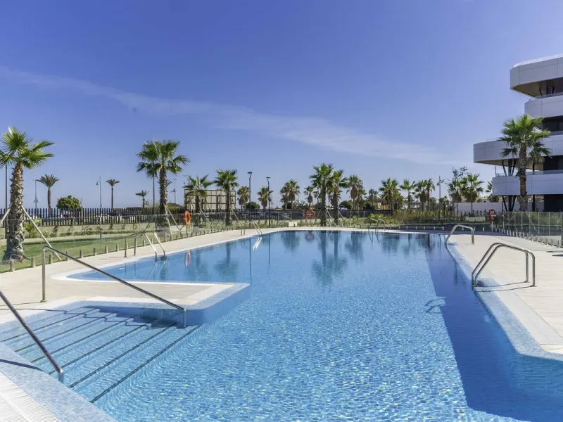 Discover this stunning luxury penthouse, located in an exclusive gated community, offering panoramic sea and mountain views. This property is the perfect retreat for those seeking comfort and elegance in a privileged setting.