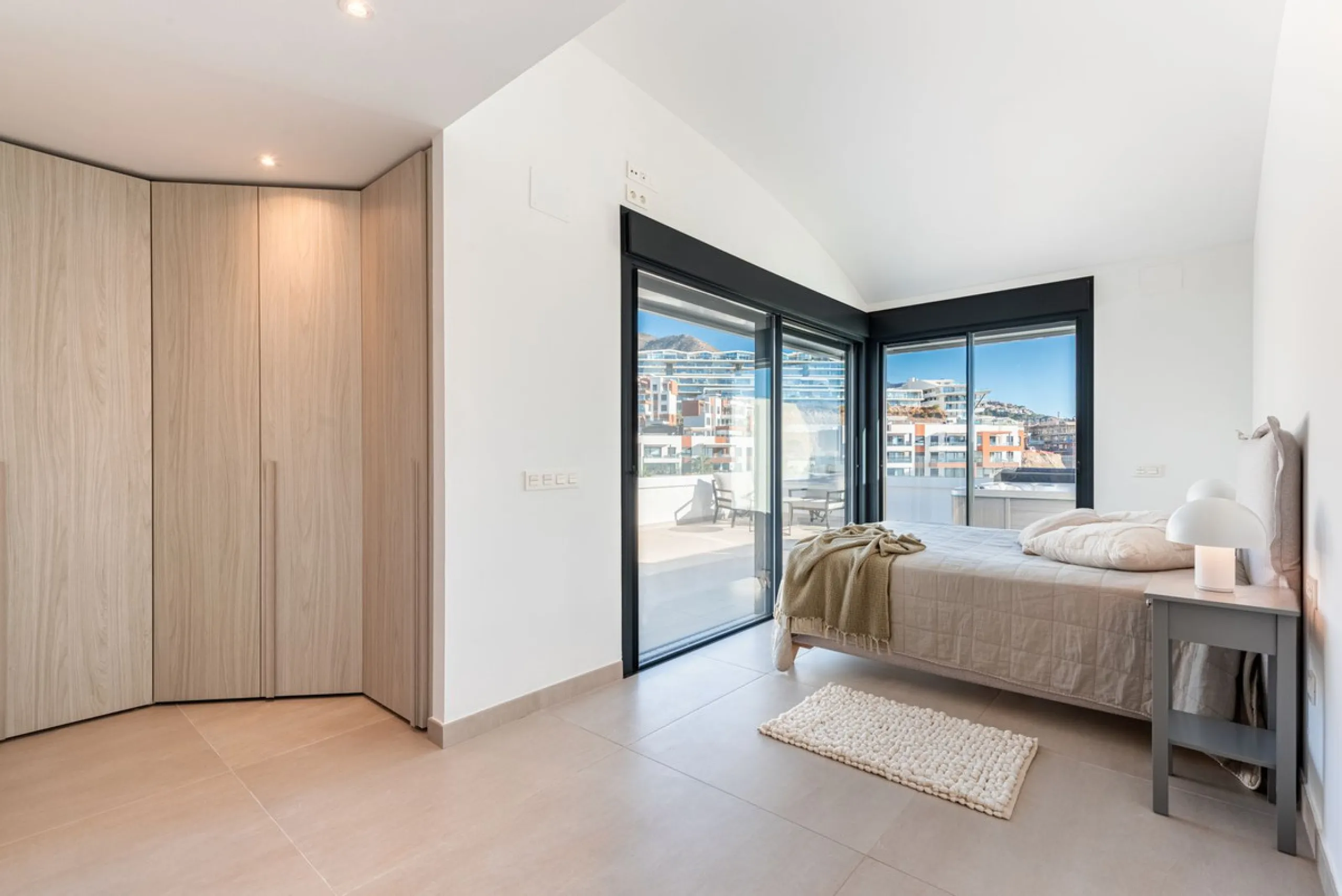 Apartment - Penthouse Duplex в продаже в Fuengirola, Málaga. В доме 2 спален и 2 ванных комнат. Площадь дома 107 м²