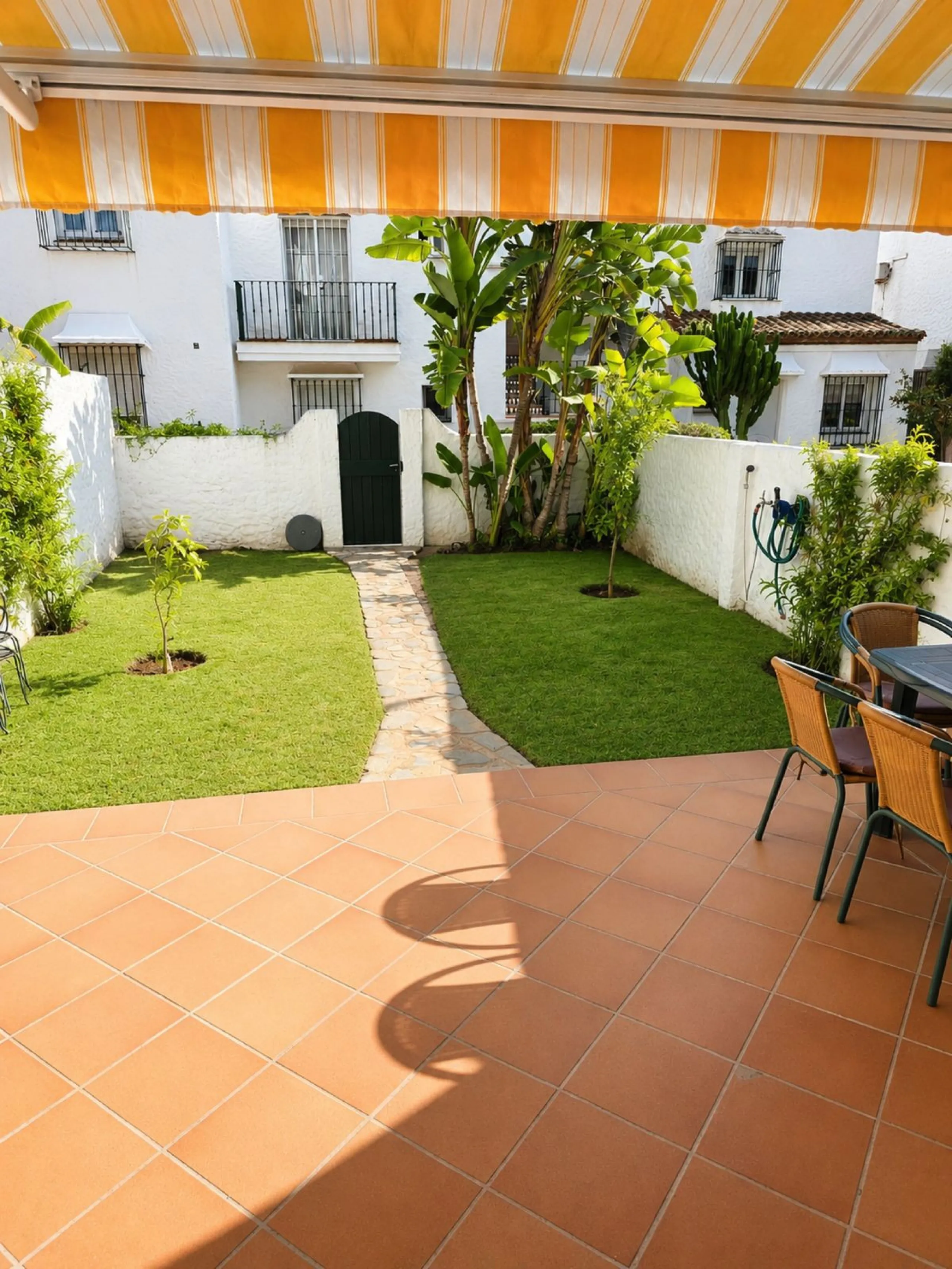 Charming Ground-Floor Apartment with Private Garden – Paraíso-Barronal, Estepona