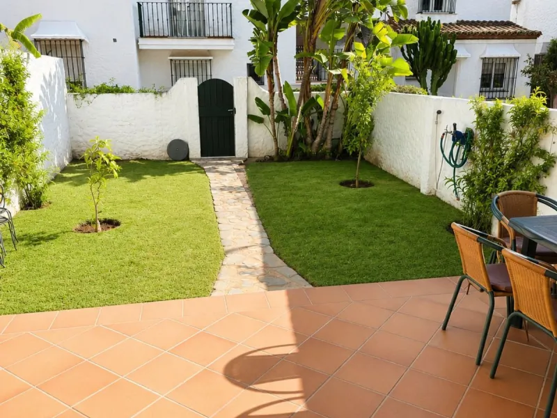 Charming Ground-Floor Apartment with Private Garden – Paraíso-Barronal, Estepona