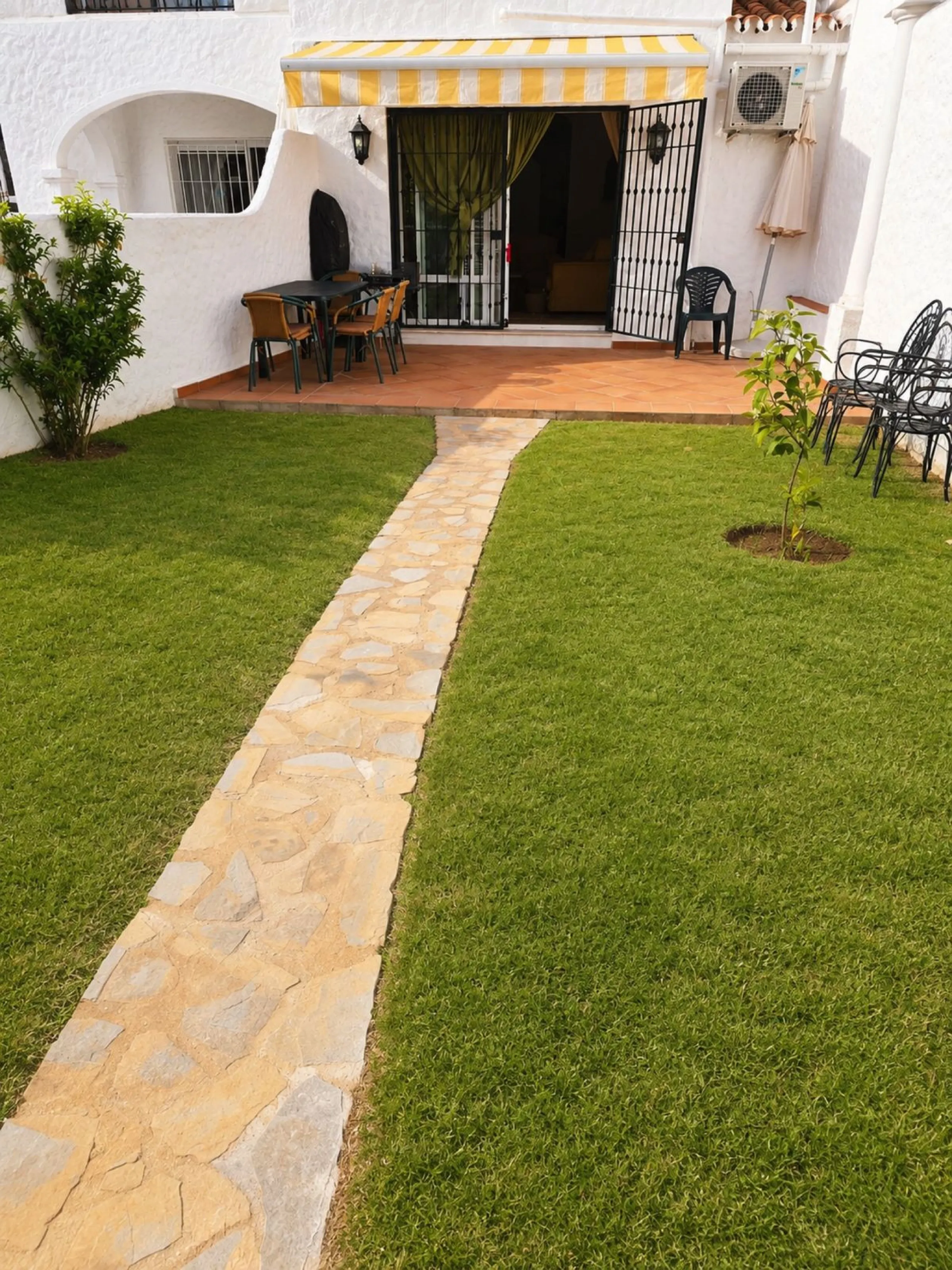 Charming Ground-Floor Apartment with Private Garden – Paraíso-Barronal, Estepona