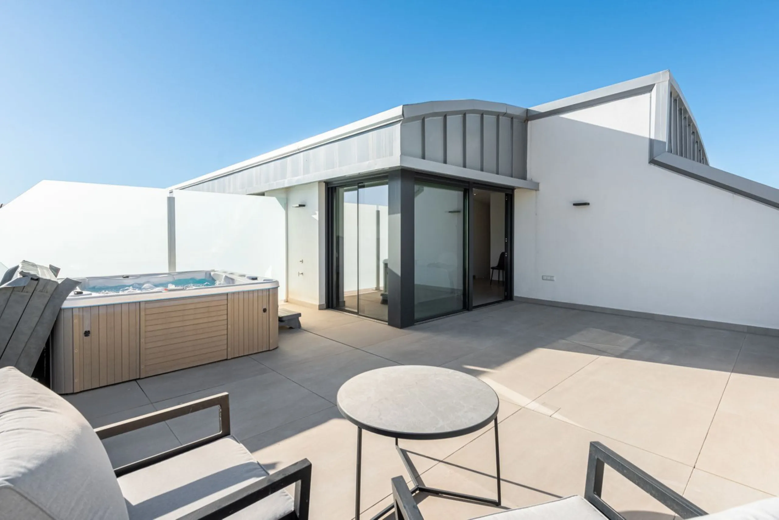Apartment - Penthouse Duplex в продаже в Fuengirola, Málaga. В доме 2 спален и 2 ванных комнат. Площадь дома 107 м²