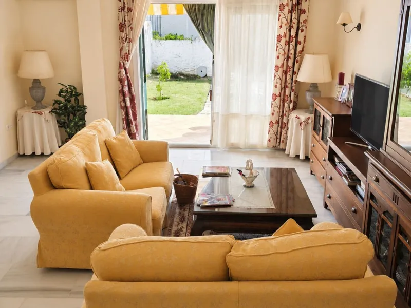 Charming Ground-Floor Apartment with Private Garden – Paraíso-Barronal, Estepona