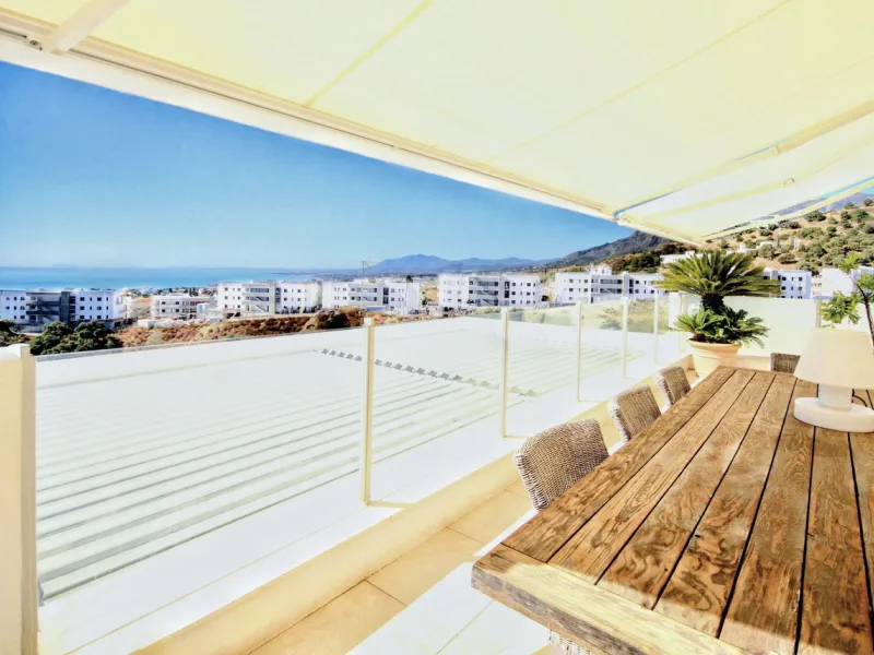 STUNNING Penthouse with panoramic, unobstructed views in the beautiful, newly built Elements gated complex in Altos de Marbella, just an 8-minute drive from alluring beaches and the Marbella arch. This glamorous southwest-oriented home boasts magnificent 