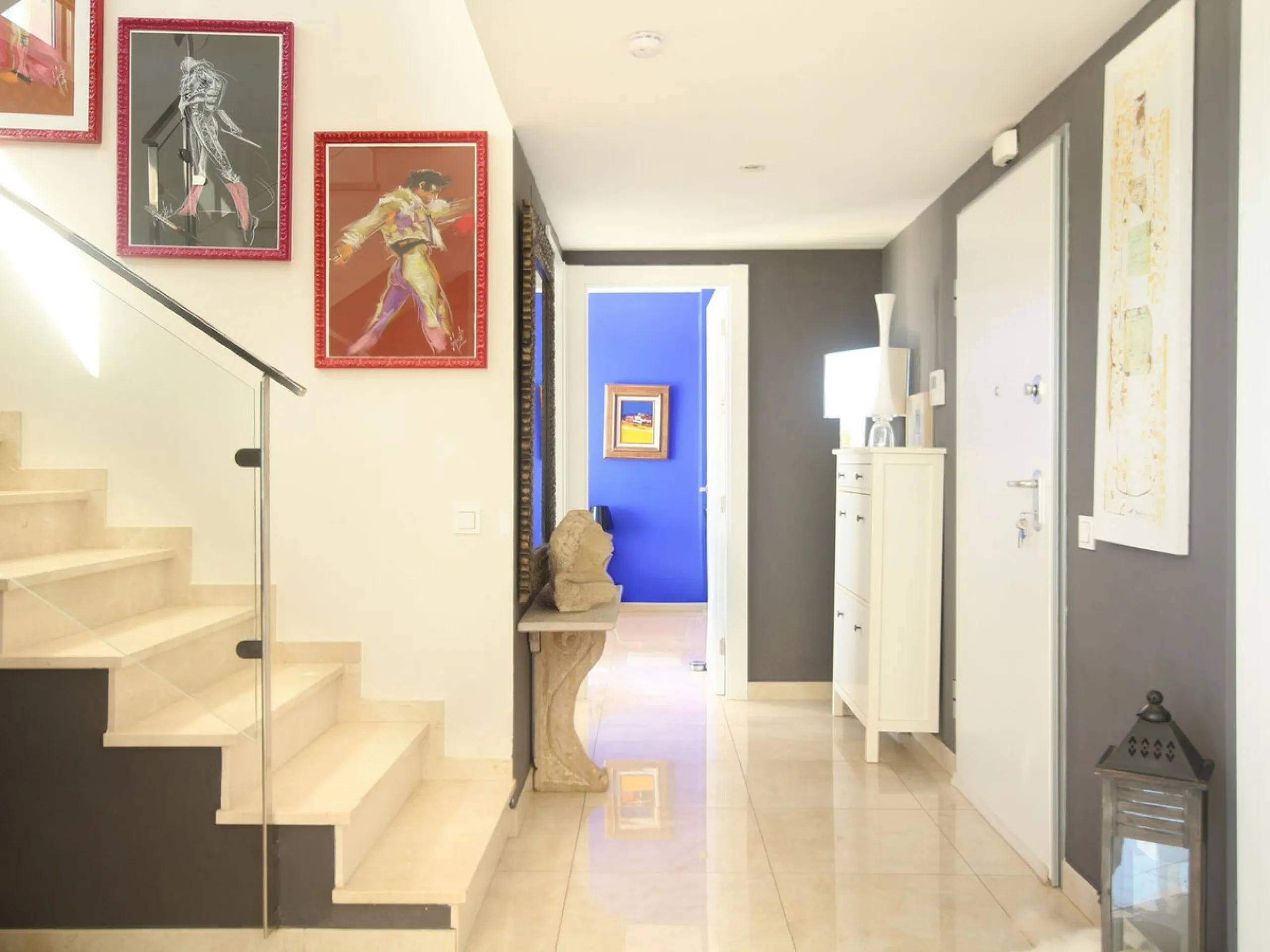 STUNNING Penthouse with panoramic, unobstructed views in the beautiful, newly built Elements gated complex in Altos de Marbella, just an 8-minute drive from alluring beaches and the Marbella arch. This glamorous southwest-oriented home boasts magnificent 