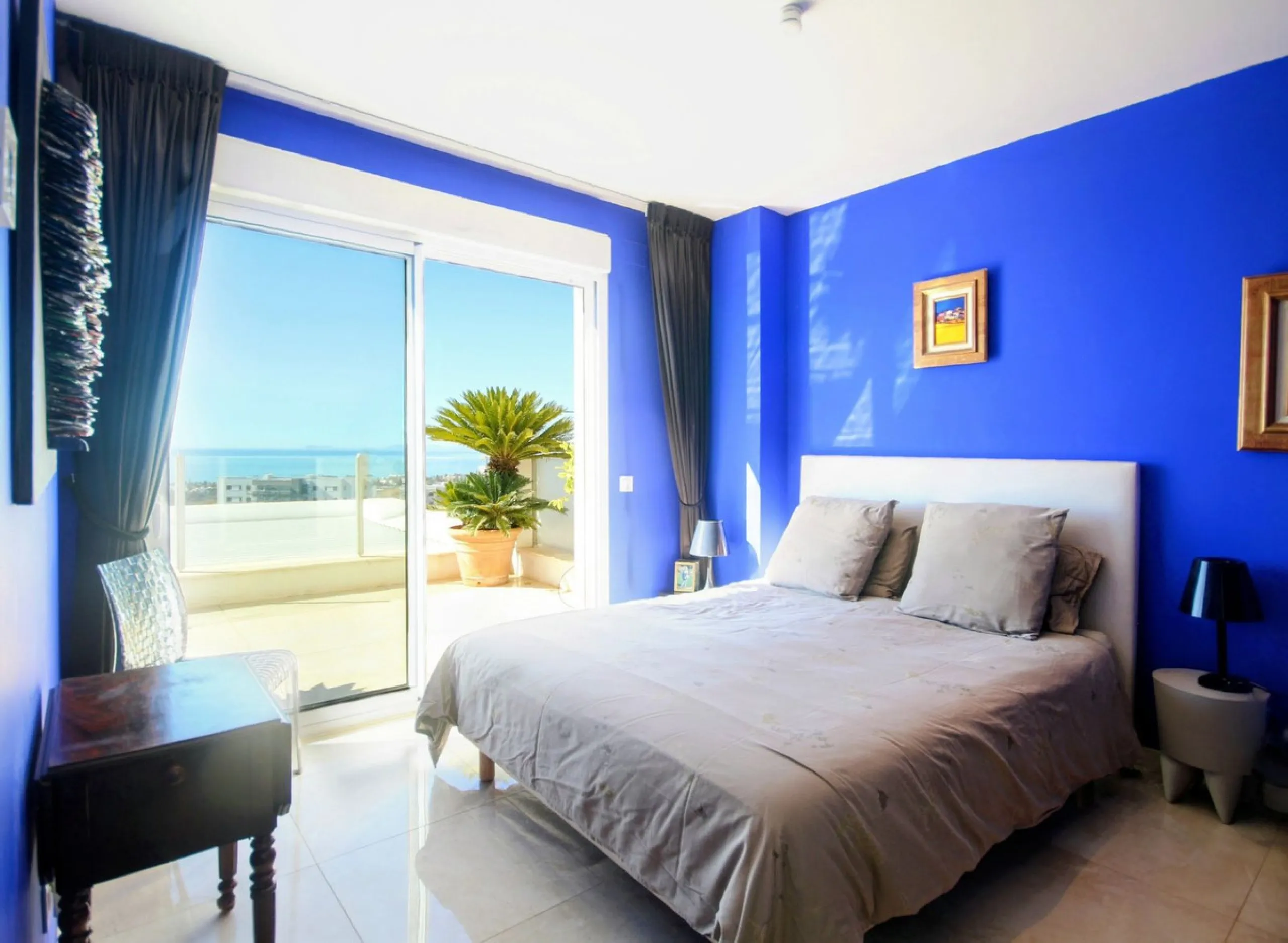 STUNNING Penthouse with panoramic, unobstructed views in the beautiful, newly built Elements gated complex in Altos de Marbella, just an 8-minute drive from alluring beaches and the Marbella arch. This glamorous southwest-oriented home boasts magnificent 