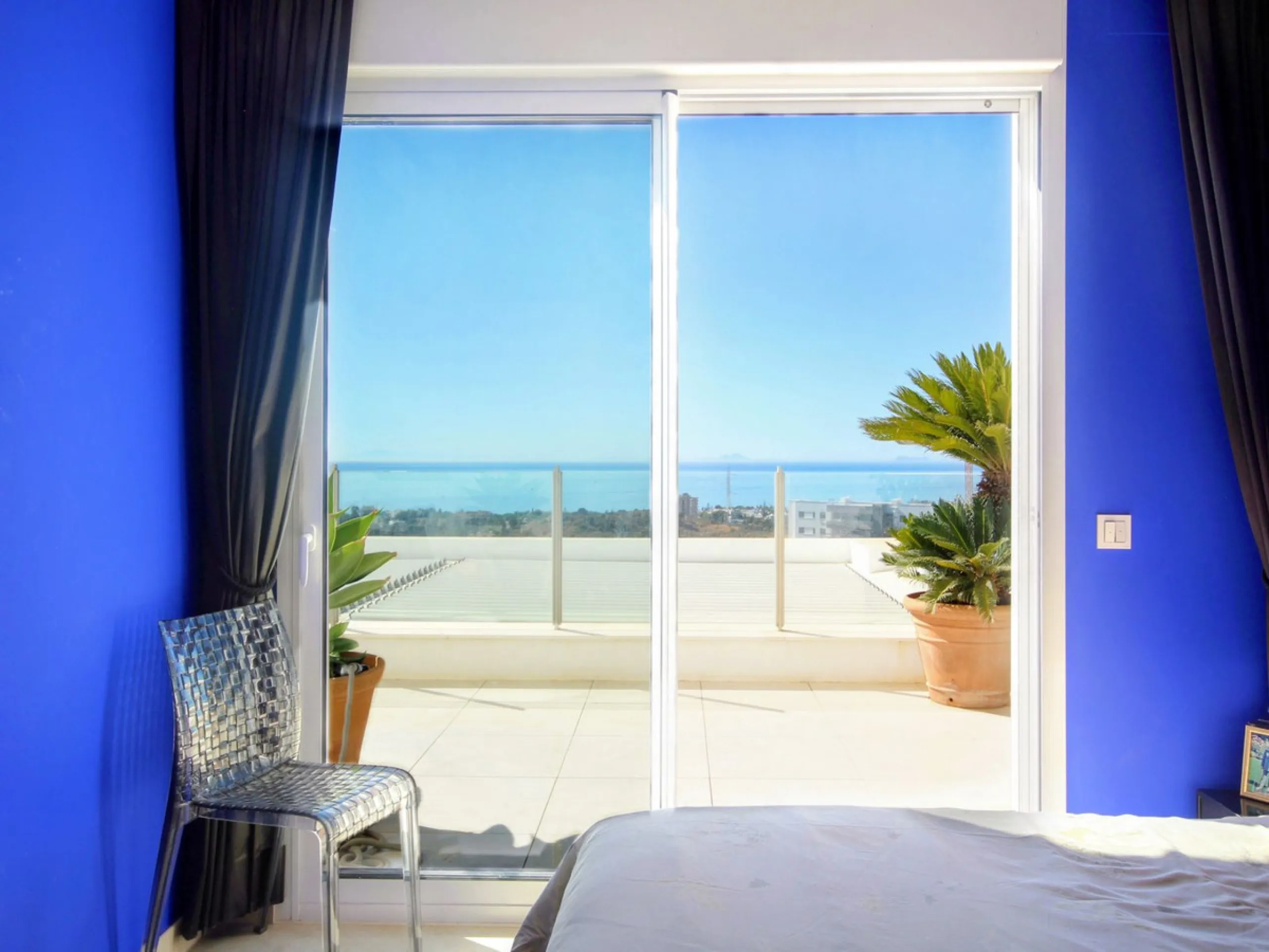 STUNNING Penthouse with panoramic, unobstructed views in the beautiful, newly built Elements gated complex in Altos de Marbella, just an 8-minute drive from alluring beaches and the Marbella arch. This glamorous southwest-oriented home boasts magnificent 