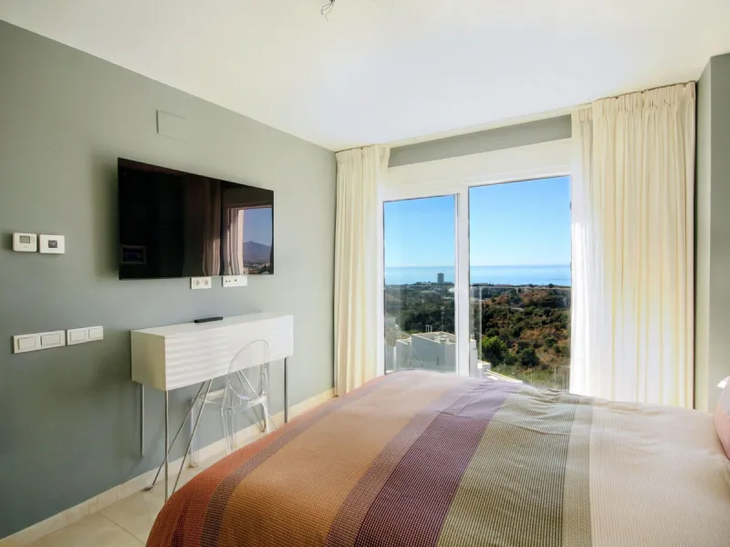 STUNNING Penthouse with panoramic, unobstructed views in the beautiful, newly built Elements gated complex in Altos de Marbella, just an 8-minute drive from alluring beaches and the Marbella arch. This glamorous southwest-oriented home boasts magnificent 