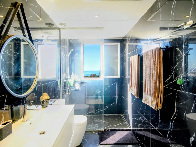 STUNNING Penthouse with panoramic, unobstructed views in the beautiful, newly built Elements gated complex in Altos de Marbella, just an 8-minute drive from alluring beaches and the Marbella arch. This glamorous southwest-oriented home boasts magnificent 