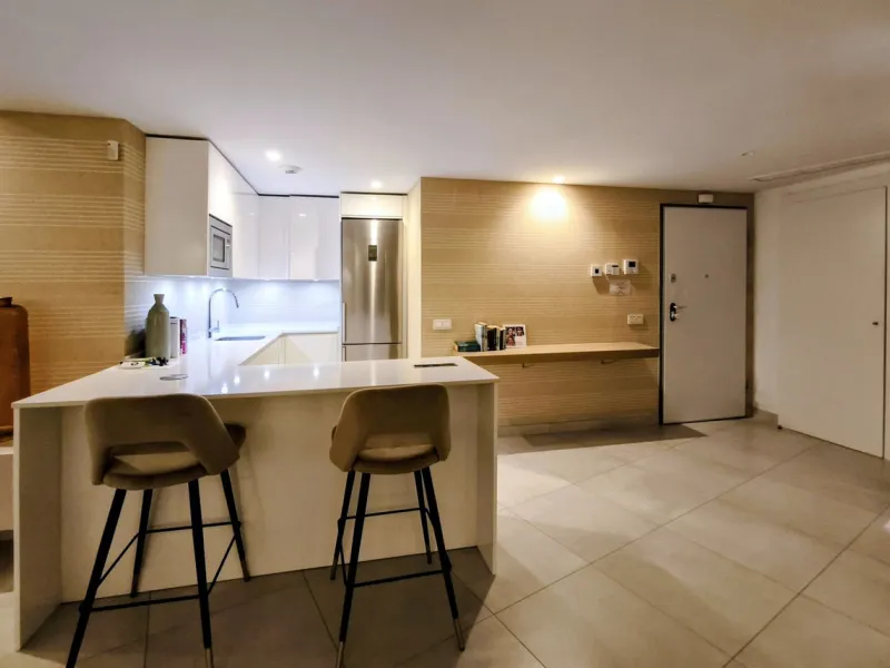 STUNNING Penthouse with panoramic, unobstructed views in the beautiful, newly built Elements gated complex in Altos de Marbella, just an 8-minute drive from alluring beaches and the Marbella arch. This glamorous southwest-oriented home boasts magnificent 