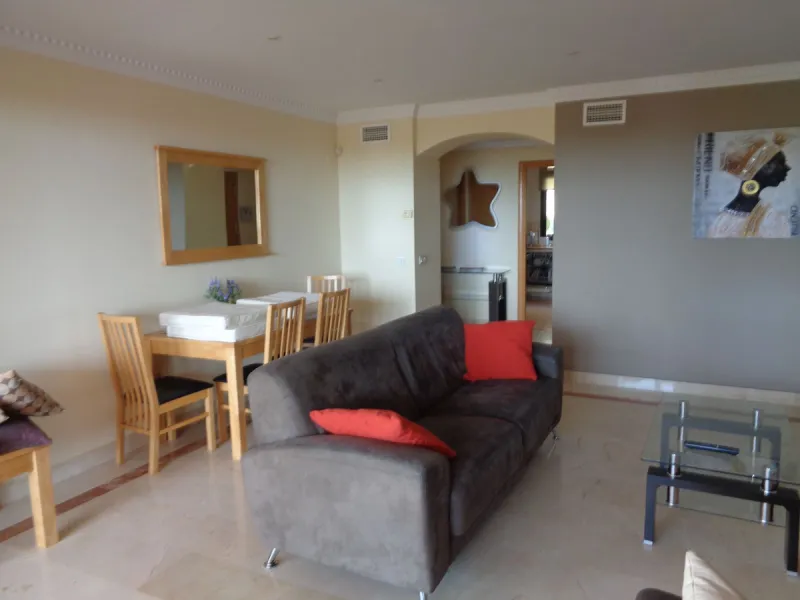 Fantastic opportunity to own a property in the luxurious Las Lomas del Conde Luque with its beautiful manicured gardens , huge outdoor pool, heated indoor pool, Sauna, Gymnasium and Jacuzzi. The property is south facing with a amazing 60m2 terrace with so
