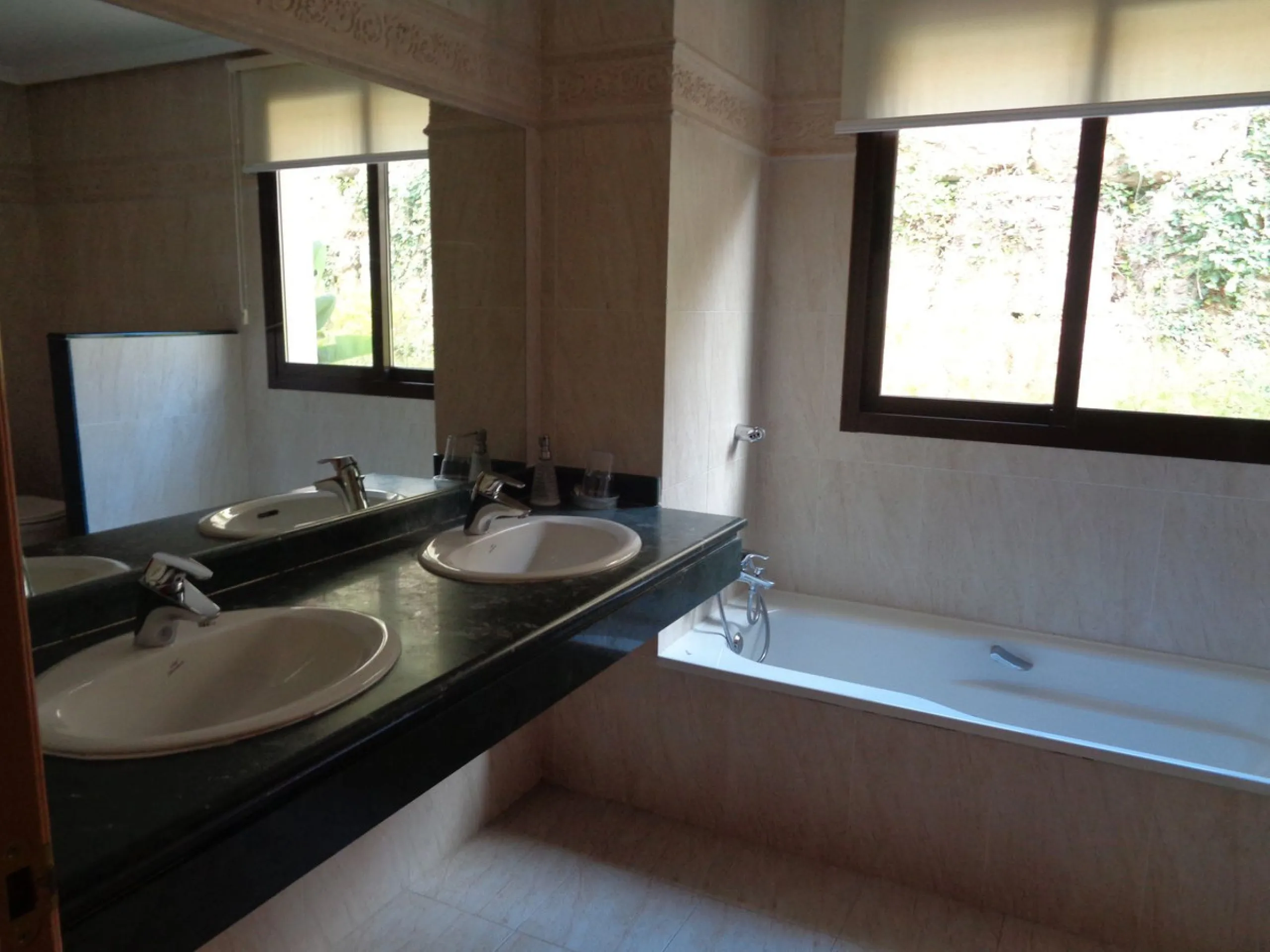 Fantastic opportunity to own a property in the luxurious Las Lomas del Conde Luque with its beautiful manicured gardens , huge outdoor pool, heated indoor pool, Sauna, Gymnasium and Jacuzzi. The property is south facing with a amazing 60m2 terrace with so