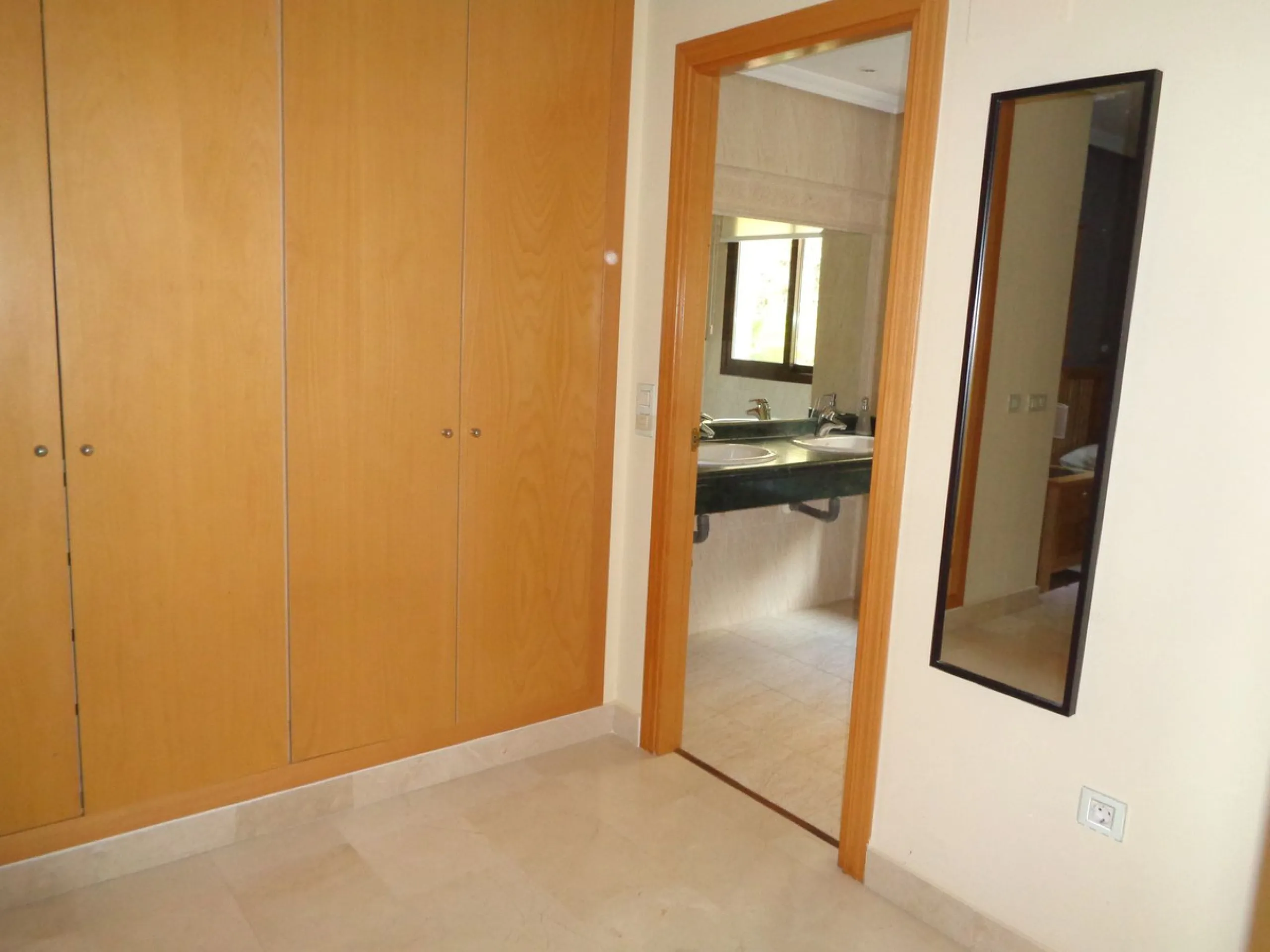 Fantastic opportunity to own a property in the luxurious Las Lomas del Conde Luque with its beautiful manicured gardens , huge outdoor pool, heated indoor pool, Sauna, Gymnasium and Jacuzzi. The property is south facing with a amazing 60m2 terrace with so