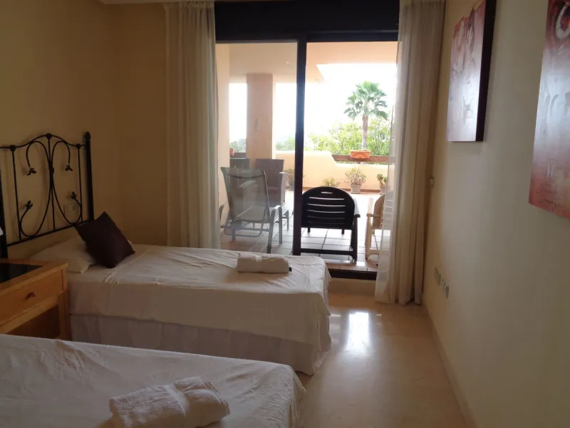 Fantastic opportunity to own a property in the luxurious Las Lomas del Conde Luque with its beautiful manicured gardens , huge outdoor pool, heated indoor pool, Sauna, Gymnasium and Jacuzzi. The property is south facing with a amazing 60m2 terrace with so