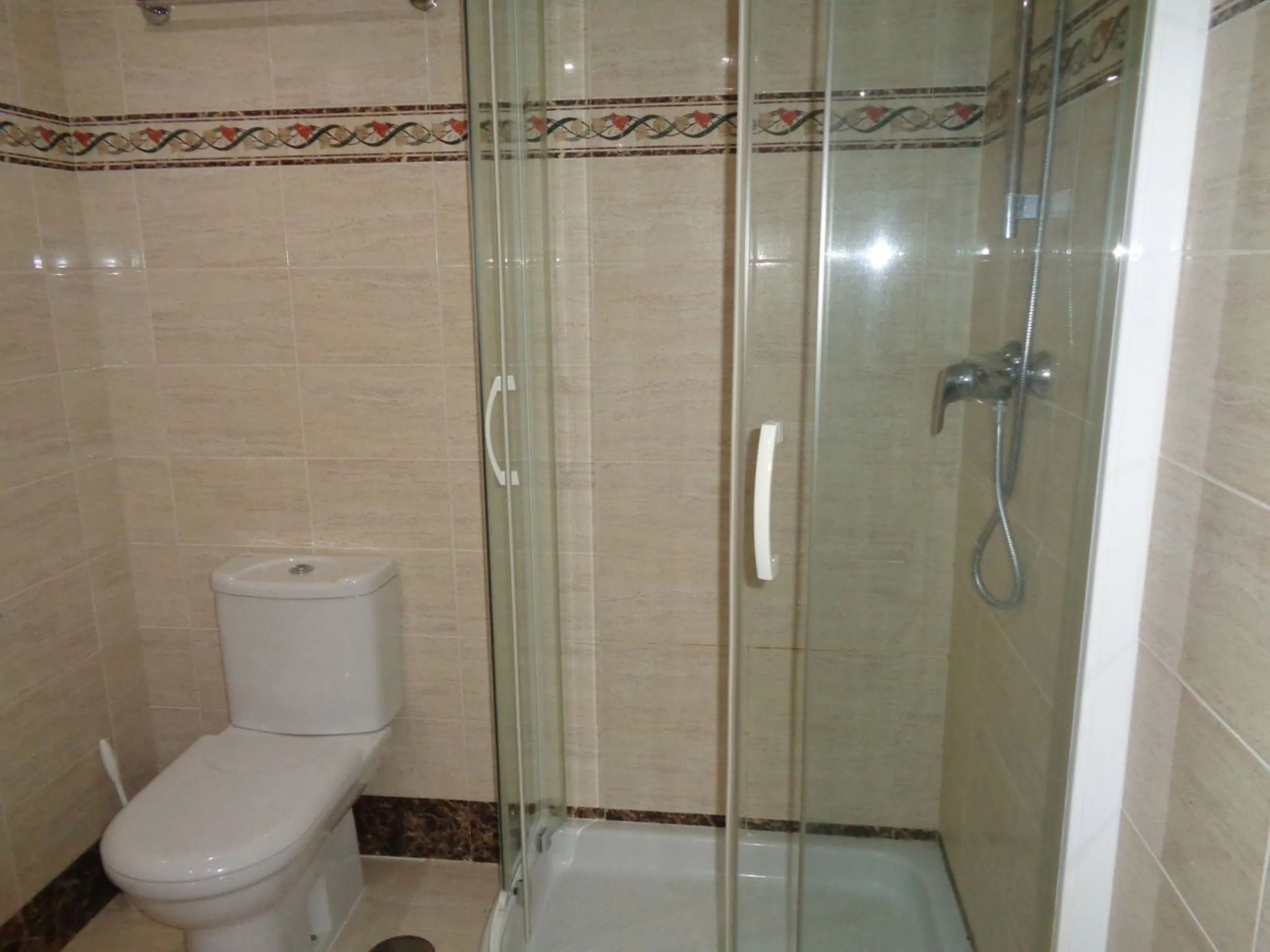 Fantastic opportunity to own a property in the luxurious Las Lomas del Conde Luque with its beautiful manicured gardens , huge outdoor pool, heated indoor pool, Sauna, Gymnasium and Jacuzzi. The property is south facing with a amazing 60m2 terrace with so
