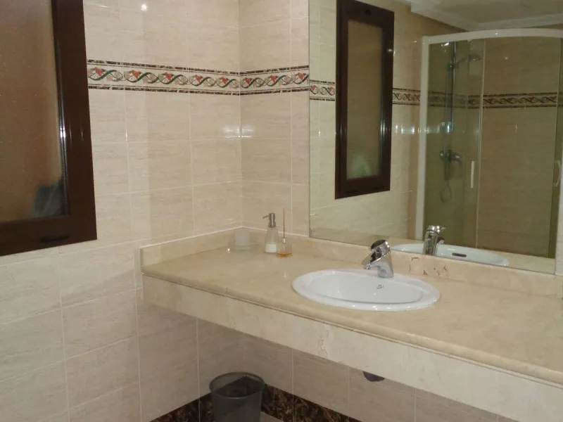 Fantastic opportunity to own a property in the luxurious Las Lomas del Conde Luque with its beautiful manicured gardens , huge outdoor pool, heated indoor pool, Sauna, Gymnasium and Jacuzzi. The property is south facing with a amazing 60m2 terrace with so