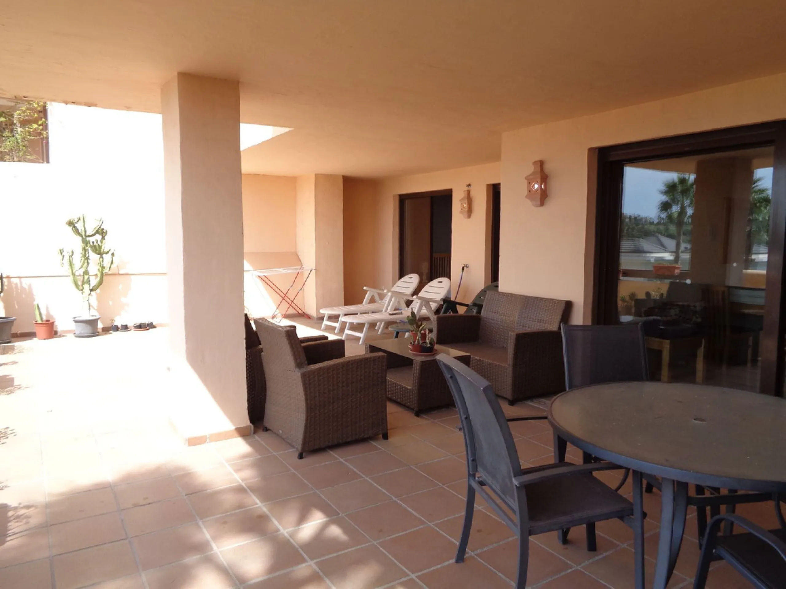 Fantastic opportunity to own a property in the luxurious Las Lomas del Conde Luque with its beautiful manicured gardens , huge outdoor pool, heated indoor pool, Sauna, Gymnasium and Jacuzzi. The property is south facing with a amazing 60m2 terrace with so