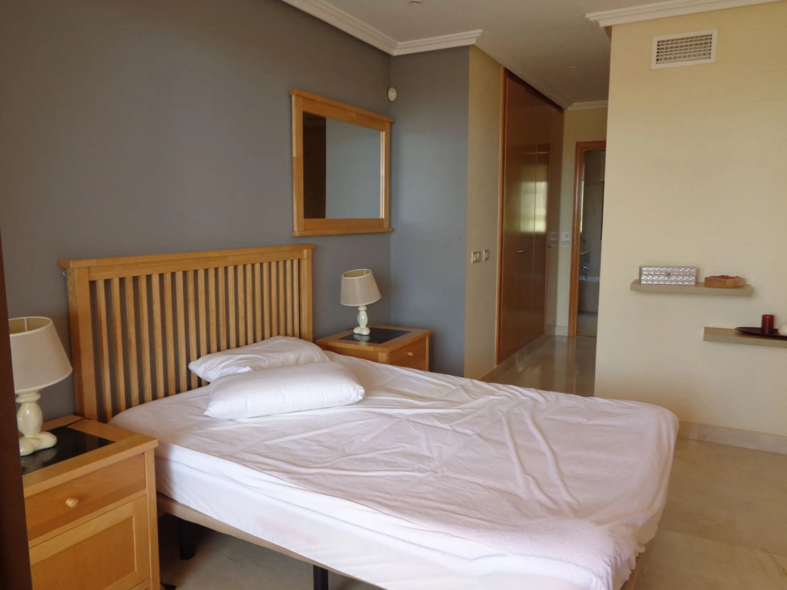 Fantastic opportunity to own a property in the luxurious Las Lomas del Conde Luque with its beautiful manicured gardens , huge outdoor pool, heated indoor pool, Sauna, Gymnasium and Jacuzzi. The property is south facing with a amazing 60m2 terrace with so