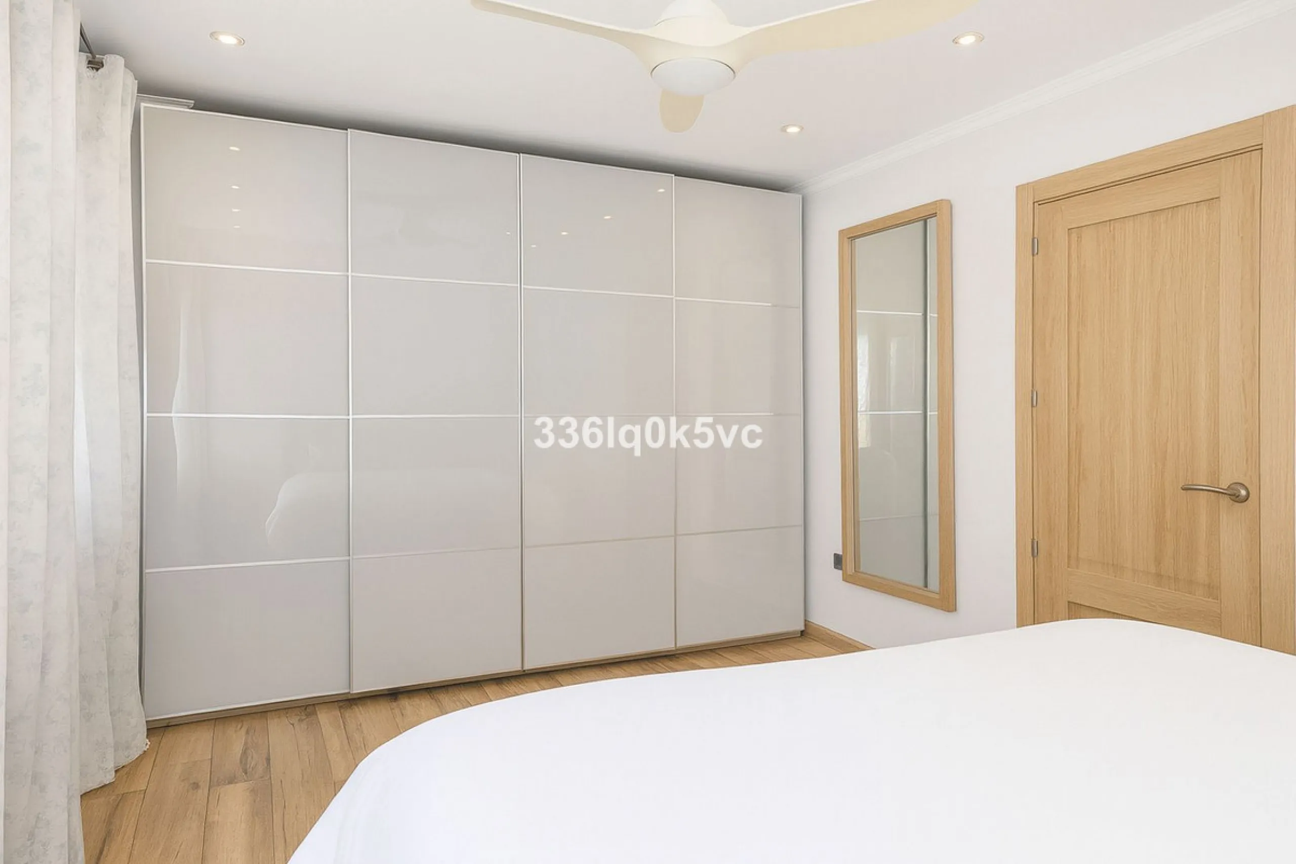 Apartment - Middle Floor Apartment в продаже в Marbella, Málaga. В доме 2 спален и 1 ванных комнат. Площадь дома 90 м²