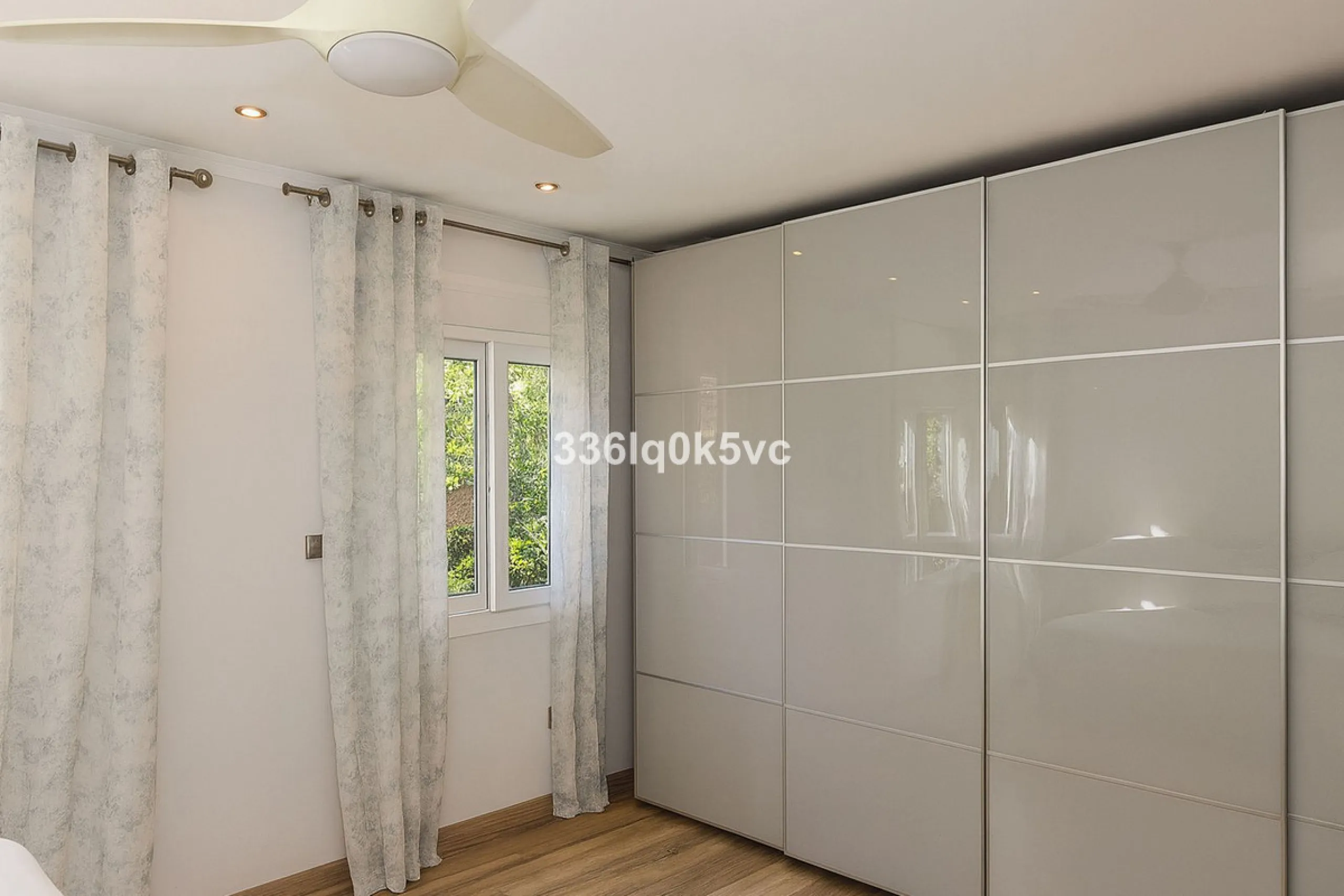 Apartment - Middle Floor Apartment в продаже в Marbella, Málaga. В доме 2 спален и 1 ванных комнат. Площадь дома 90 м²