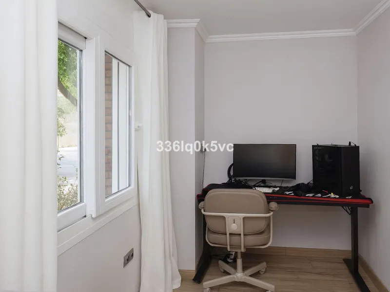 Apartment - Middle Floor Apartment в продаже в Marbella, Málaga. В доме 2 спален и 1 ванных комнат. Площадь дома 90 м²