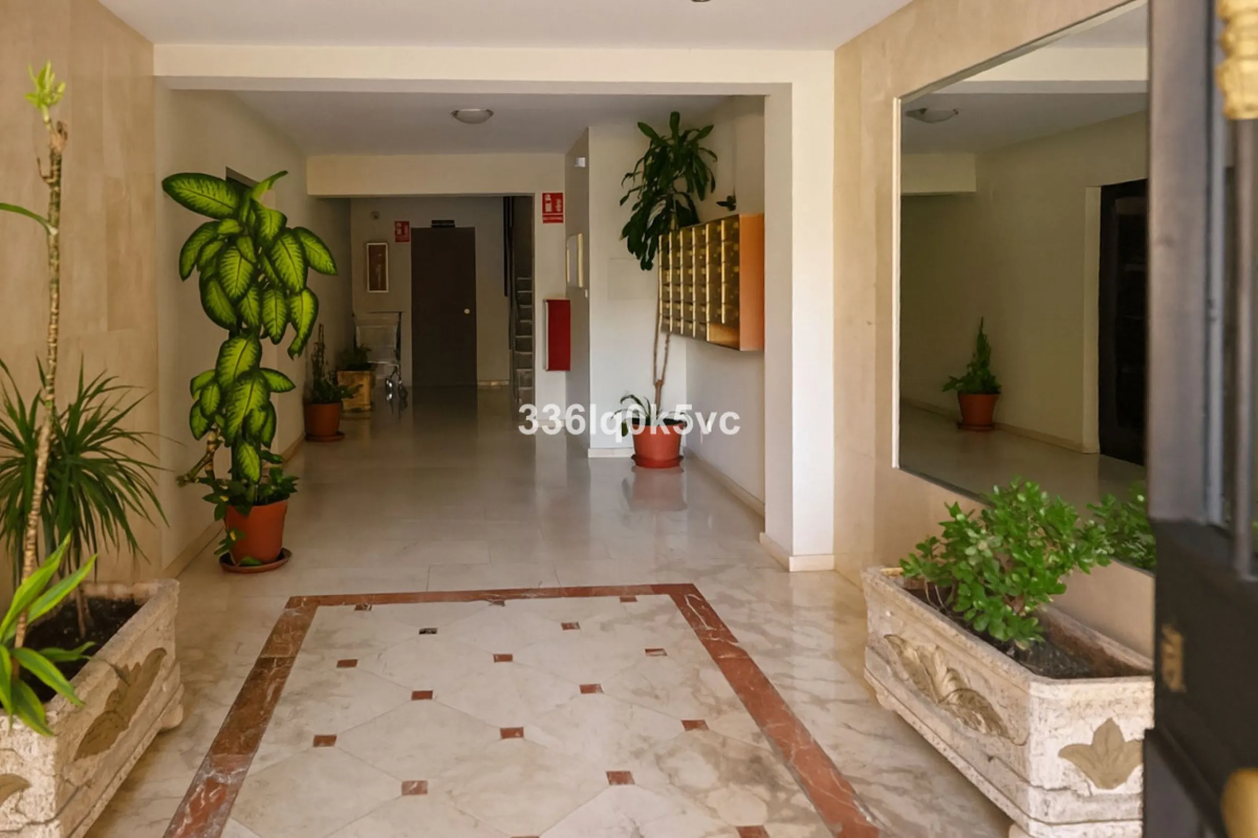 Apartment - Middle Floor Apartment в продаже в Marbella, Málaga. В доме 2 спален и 1 ванных комнат. Площадь дома 90 м²