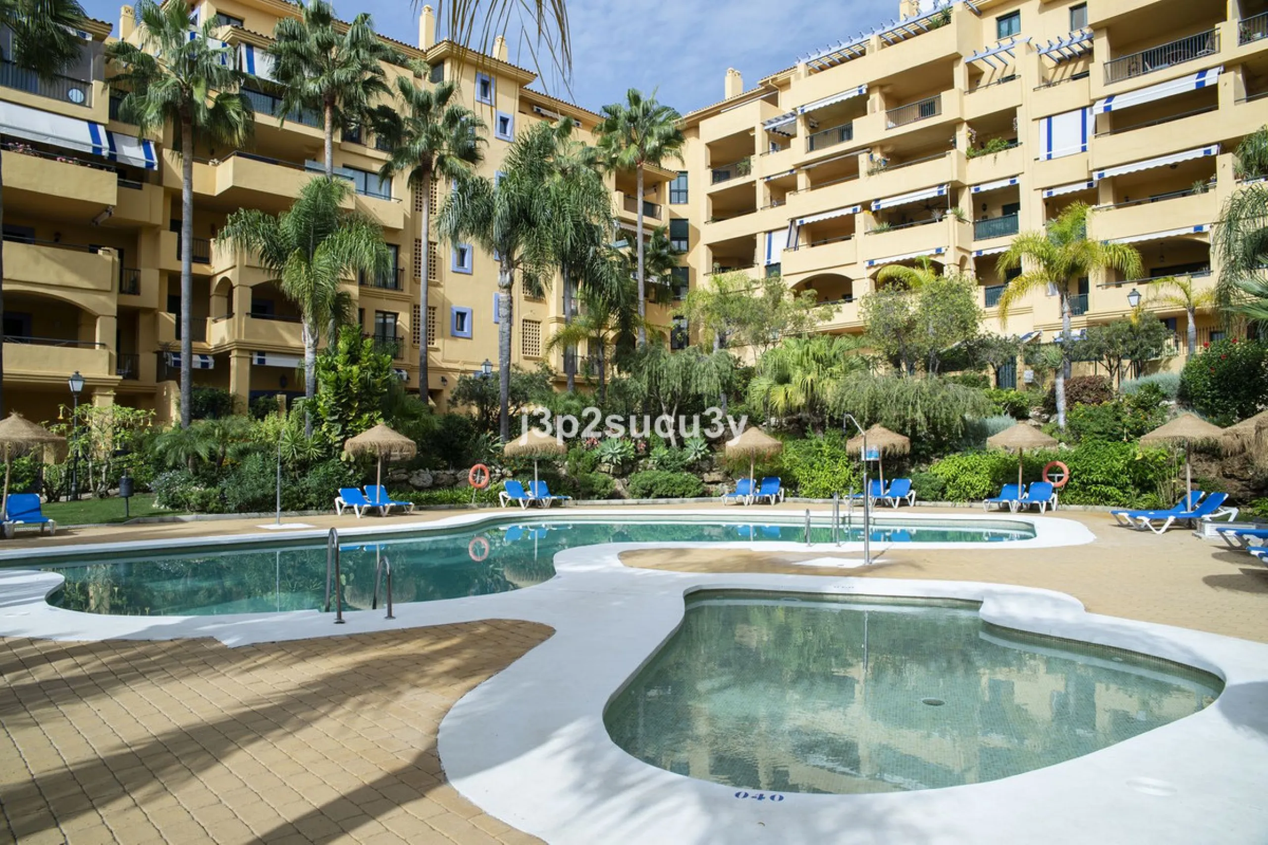 San Pedro de Alcántara: 'Los Almendros', a gated complex that combines elegance, security and quality of life.