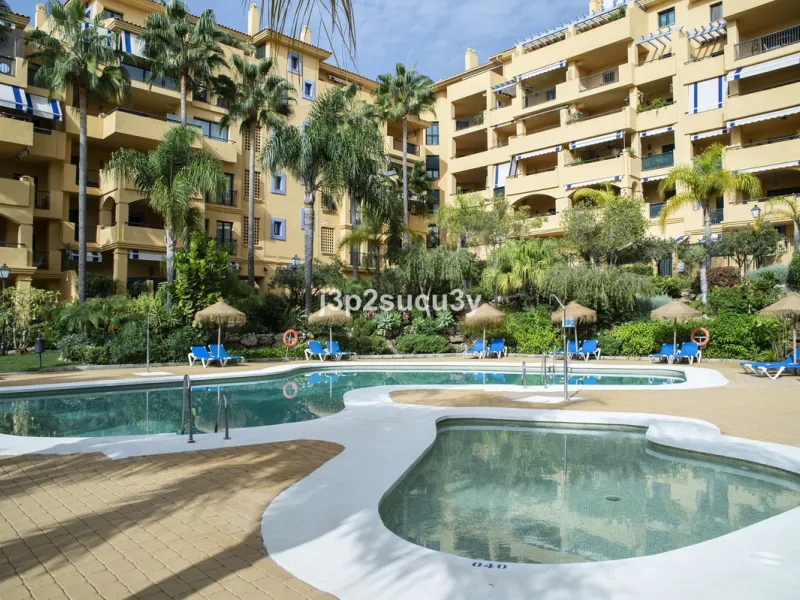 San Pedro de Alcántara: 'Los Almendros', a gated complex that combines elegance, security and quality of life.