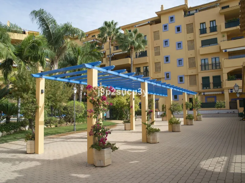 San Pedro de Alcántara: 'Los Almendros', a gated complex that combines elegance, security and quality of life.
